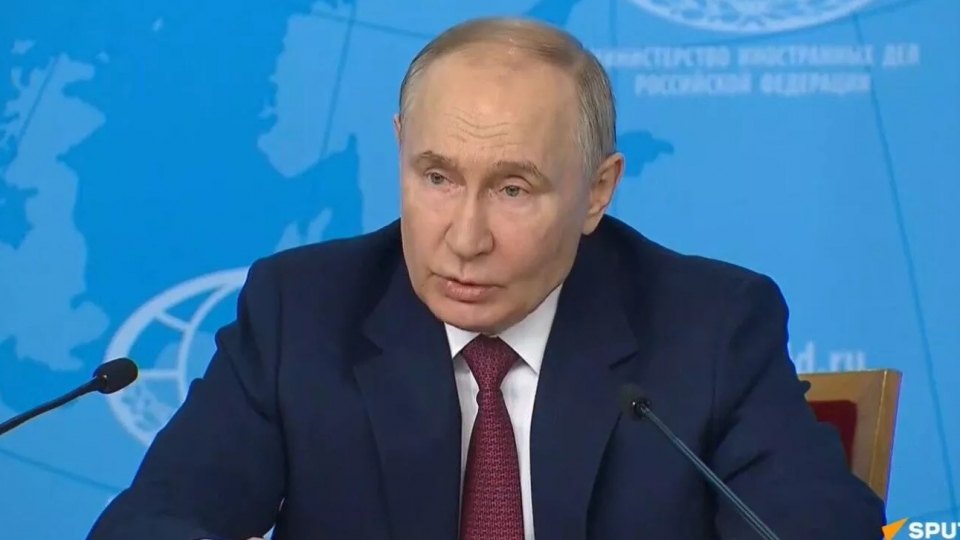 Tổng thống Putin phê chuẩn học thuyết bảo vệ tiếng Nga